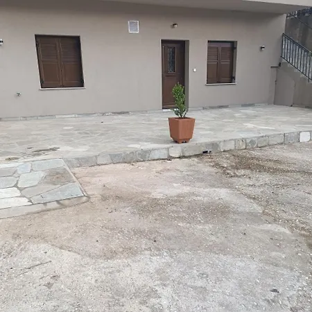 Meteora Earth άνετη με θέα στα μετέωρα στην παλιά πόλη Casa vacanze Kalambaka
