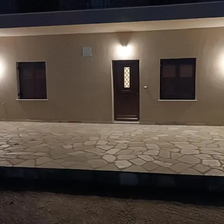 Casa vacanze Meteora Earth άνετη με θέα στα μετέωρα στην παλιά πόλη Kalambaka